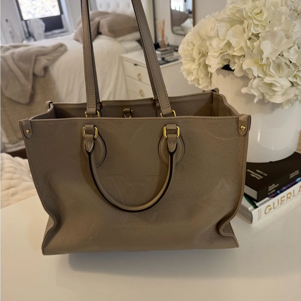 Louis Vuitton Taupe Embossed Onthego Tote - Picture 10 of 10